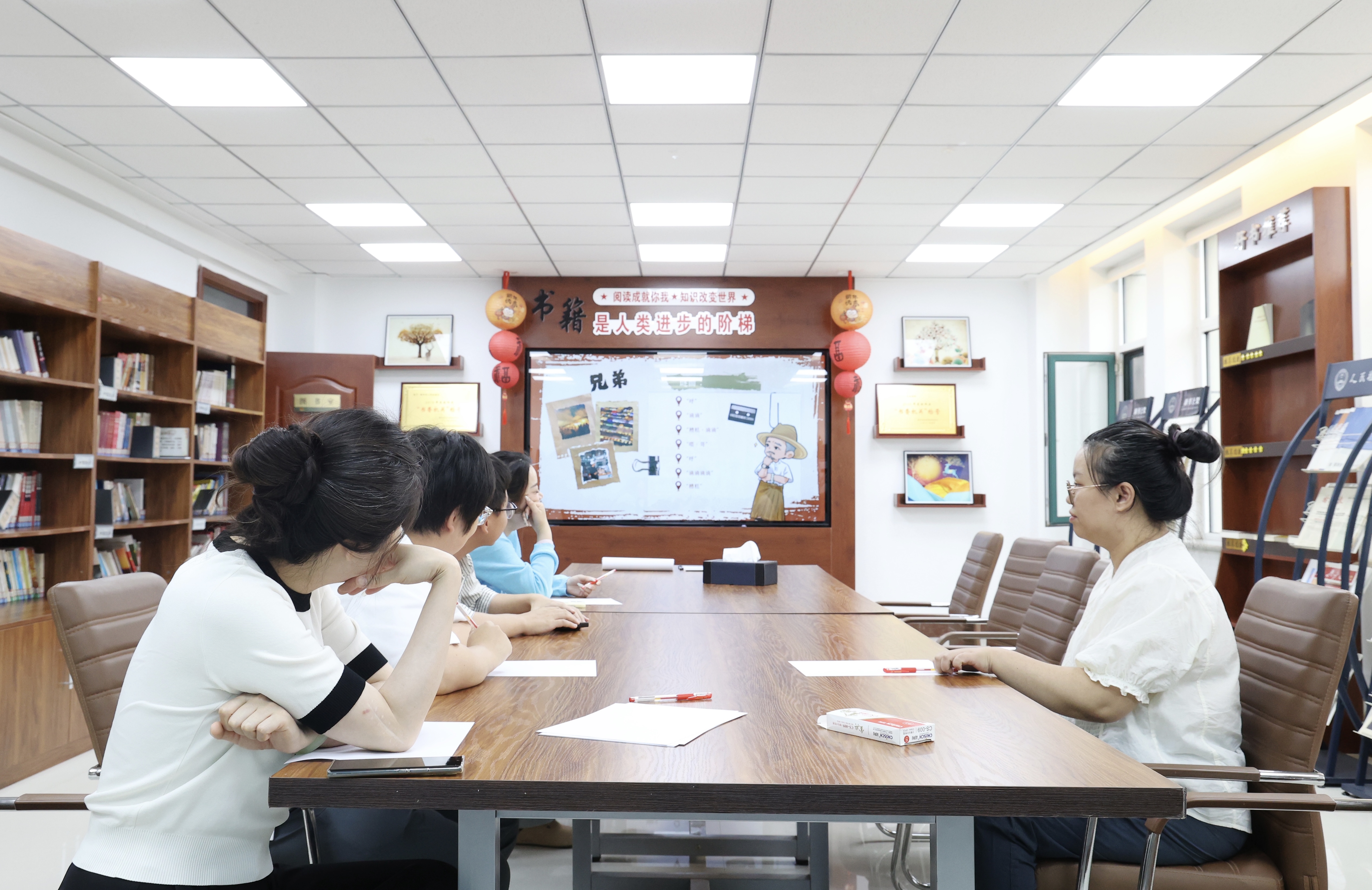 【书屋活动】当法律案例变身推理剧本—朝阳县人民检察院创新开展“案卷解谜”主题书屋活动